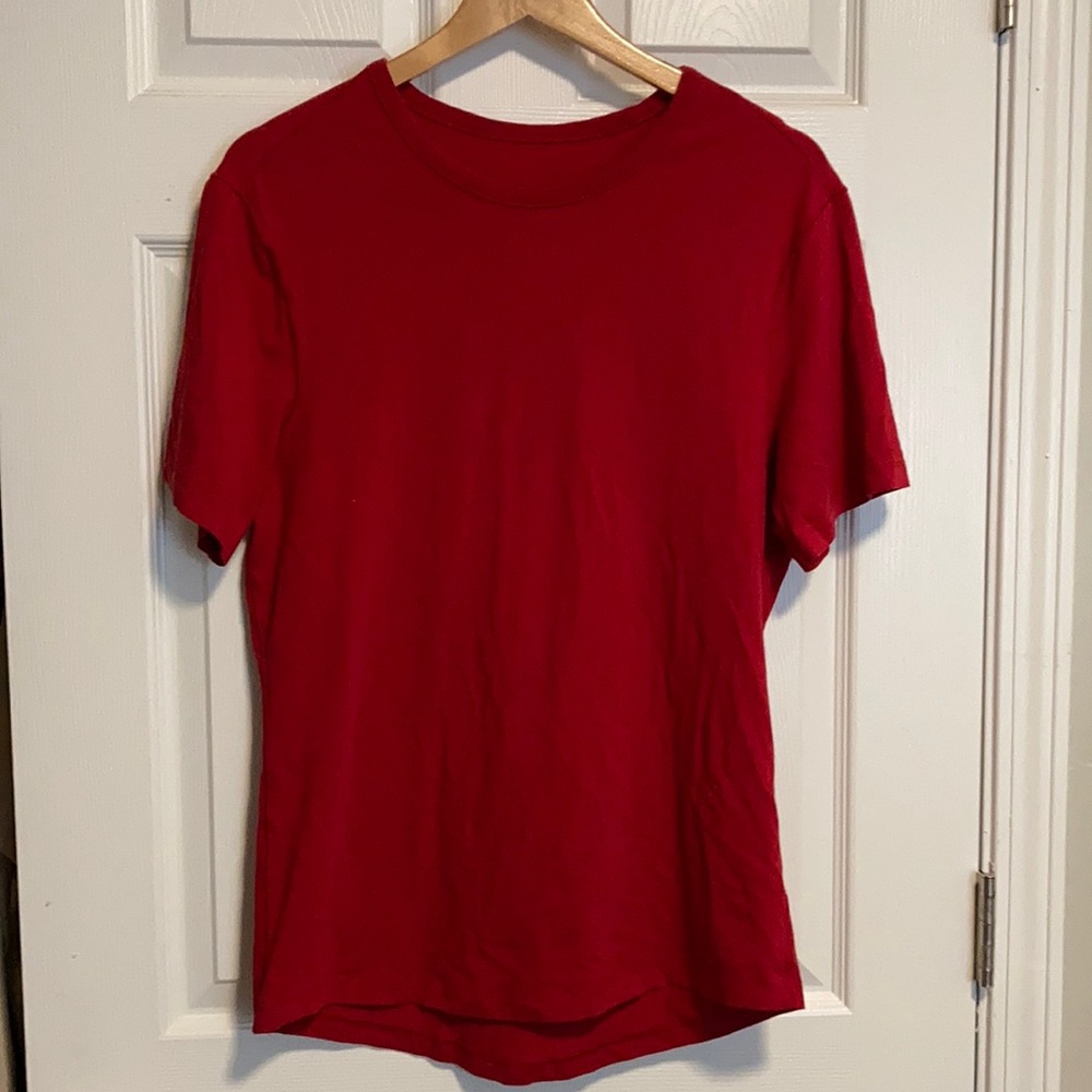 Lululemon red men’s short sleeve shirt